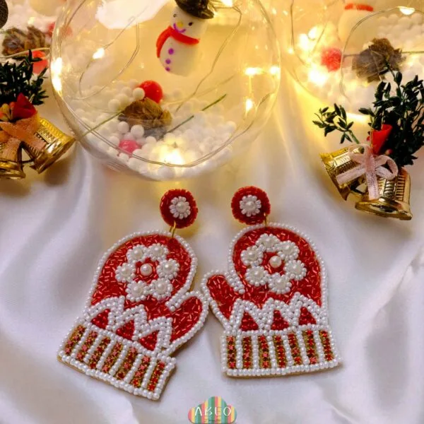 CHRISTMAS MITTENS BEAD EARRING