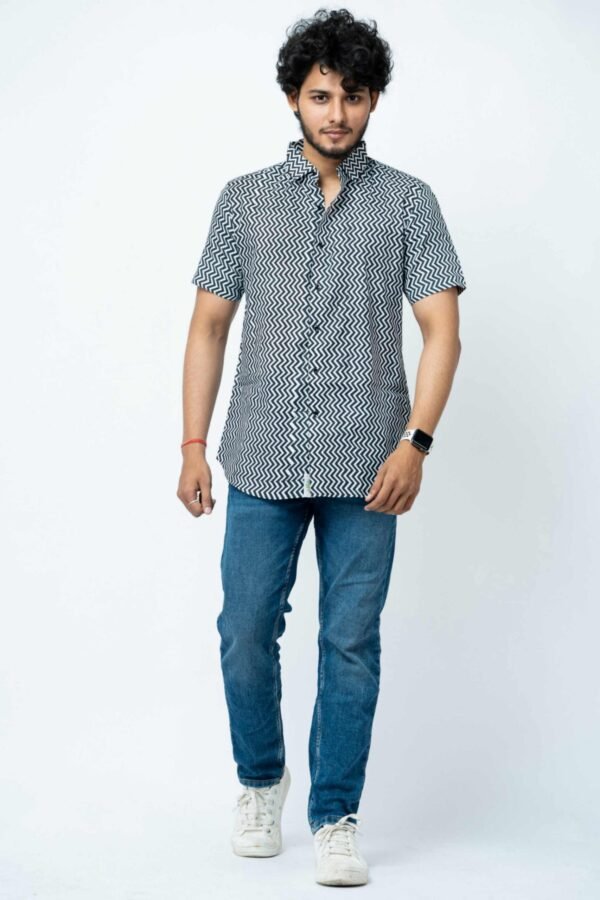 BLACK AND WHITE ZIG ZAG  PRINT SUMMER REGULAR FIT SHIRT.