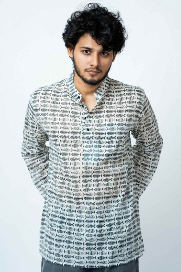 BLACK FISH PRINT MENS  SHORT KURTA. - Image 4