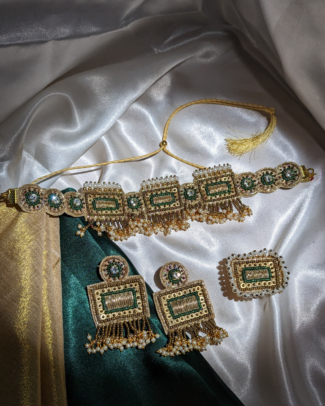 Adhunika – Neckpiece, Earrings and Ring