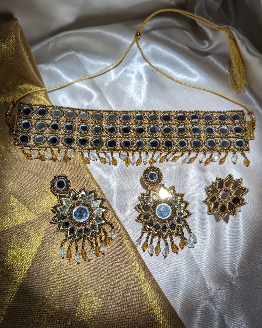 Swarna Rag – Neckpiece, Earrings and Ring