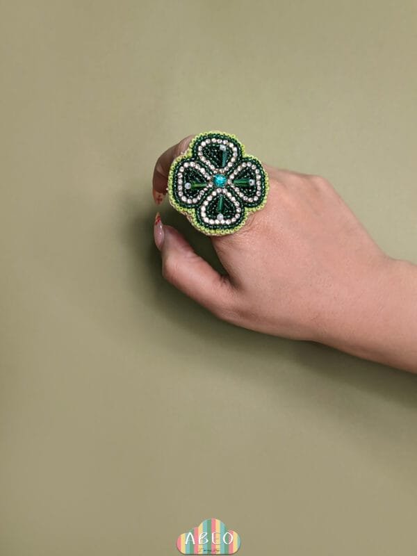 Clover-leaf-beaded-ring